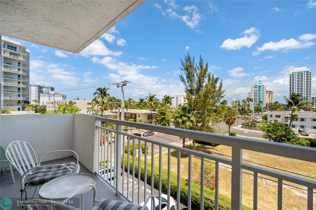 Active With Contract: $3,000 (2 beds, 1 baths, 850 Square Feet)