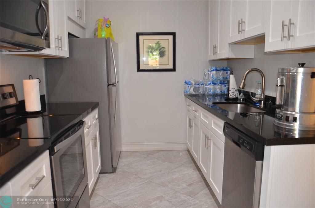 For Rent: $3,800 (2 beds, 2 baths, 1216 Square Feet)