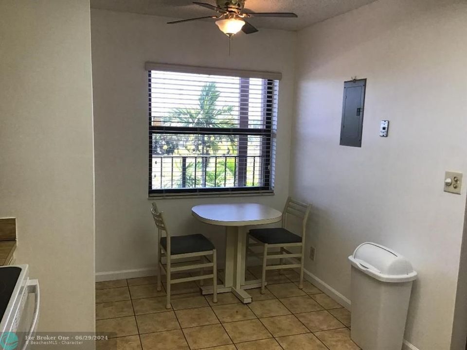 For Sale: $179,900 (2 beds, 2 baths, 1100 Square Feet)