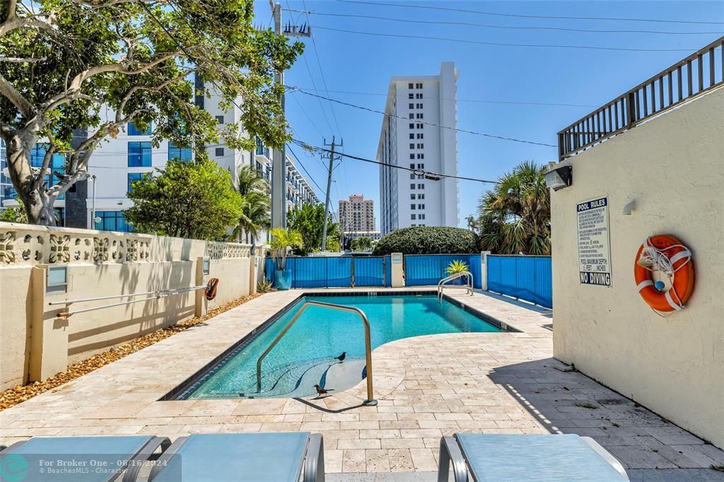 For Sale: $499,000 (2 beds, 2 baths, 1369 Square Feet)
