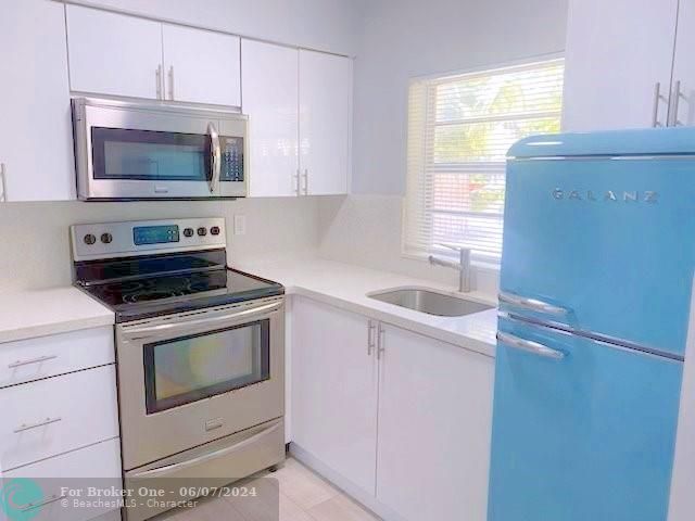 For Rent: $1,650 (1 beds, 1 baths, 2688 Square Feet)