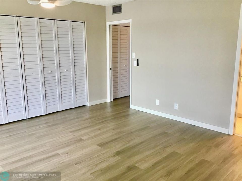 For Rent: $1,600 (1 beds, 1 baths, 738 Square Feet)