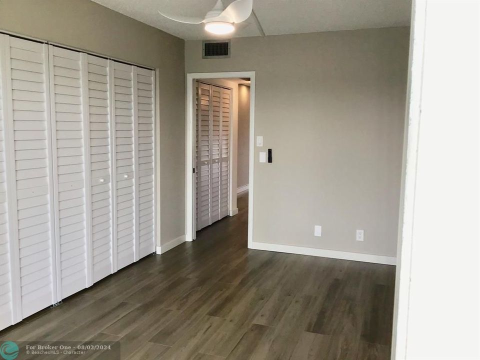 For Rent: $1,600 (1 beds, 1 baths, 738 Square Feet)