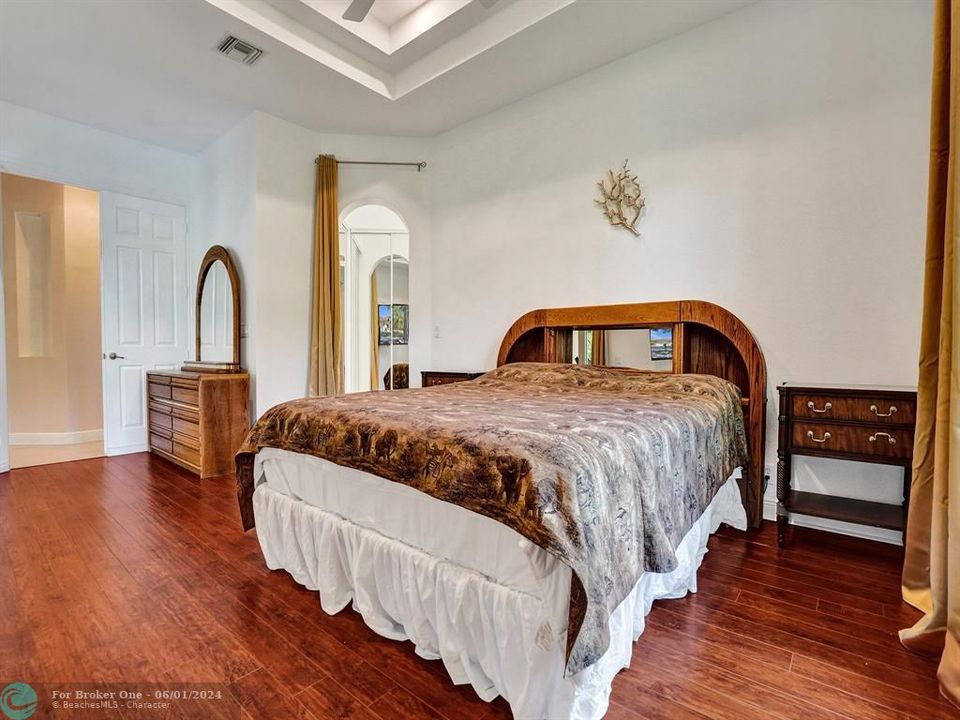 En Venta: $849,900 (3 camas, 3 baños, 2389 Pies cuadrados)