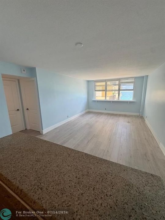 For Sale: $430,000 (1 beds, 1 baths, 680 Square Feet)