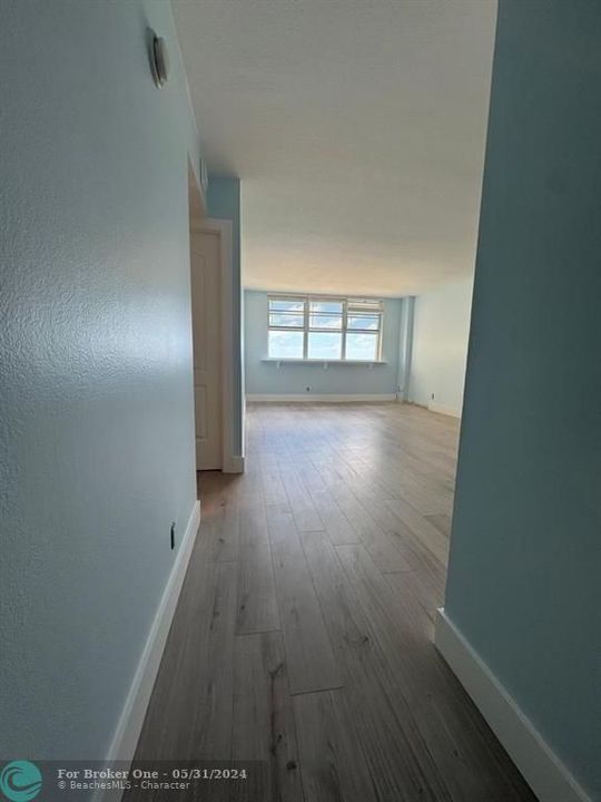 For Sale: $430,000 (1 beds, 1 baths, 680 Square Feet)