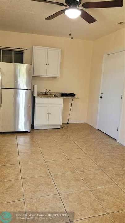 For Rent: $1,450 (1 beds, 1 baths, 1502 Square Feet)