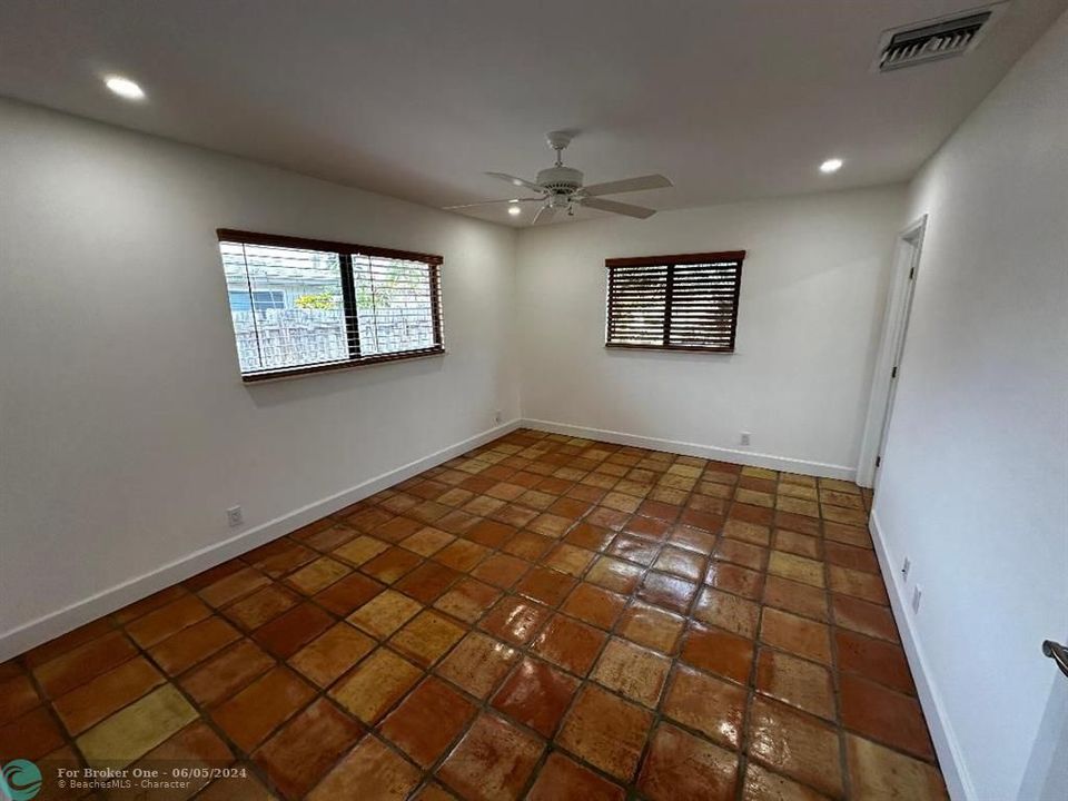 For Sale: $2,395 (2 beds, 2 baths, 1035 Square Feet)