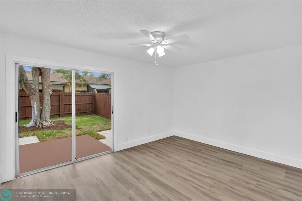 For Sale: $379,000 (3 beds, 2 baths, 1195 Square Feet)