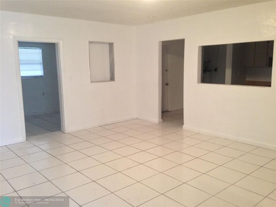 For Sale: $389,900 (3 beds, 1 baths, 1290 Square Feet)