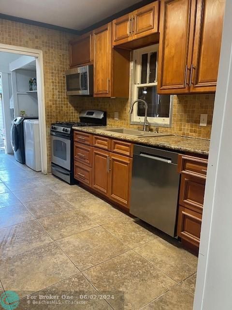 For Rent: $2,750 (2 beds, 1 baths, 1376 Square Feet)