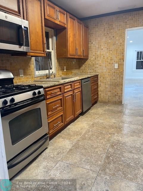 For Rent: $2,750 (2 beds, 1 baths, 1376 Square Feet)