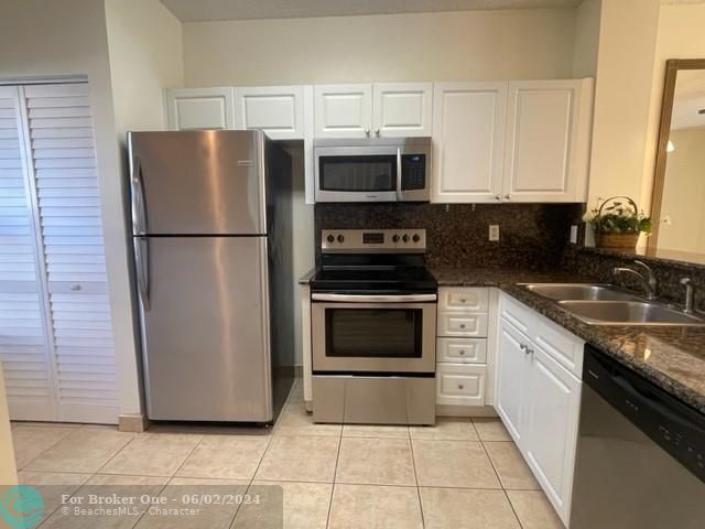 For Rent: $2,400 (2 beds, 2 baths, 1024 Square Feet)