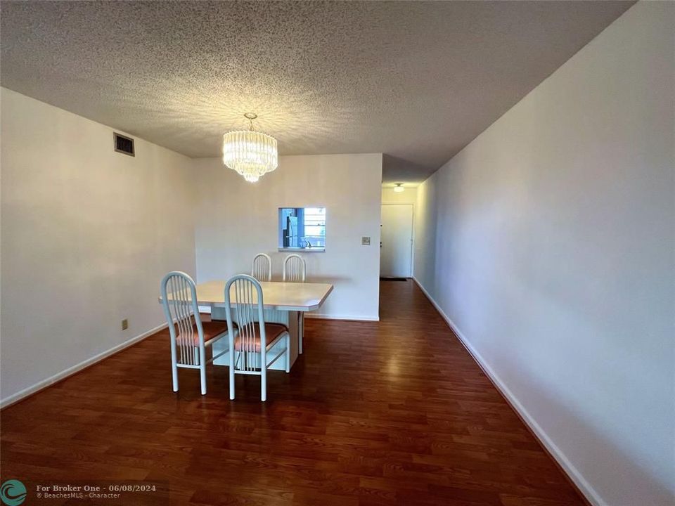 For Sale: $199,900 (2 beds, 2 baths, 1250 Square Feet)