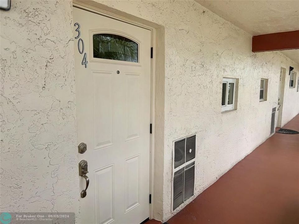 For Sale: $264,000 (2 beds, 2 baths, 1070 Square Feet)
