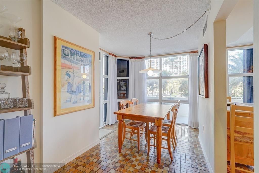 For Rent: $4,000 (1 beds, 2 baths, 1371 Square Feet)
