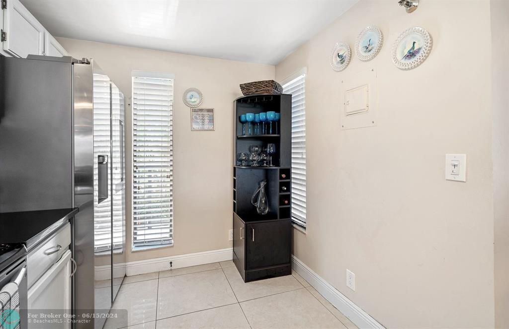 For Sale: $384,900 (2 beds, 2 baths, 1095 Square Feet)