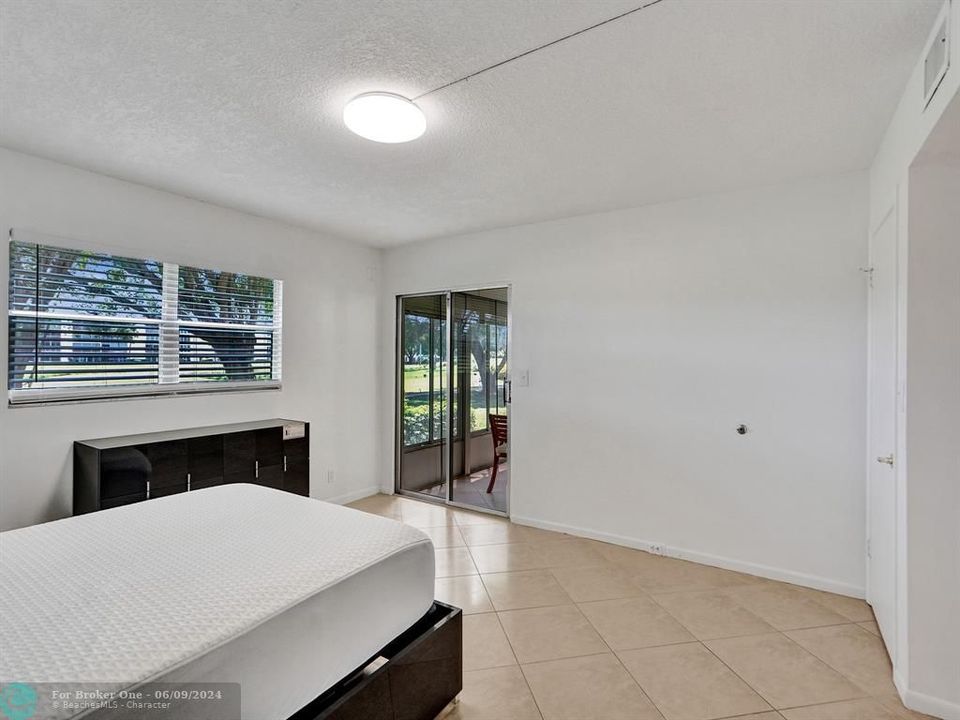For Sale: $219,000 (2 beds, 2 baths, 1272 Square Feet)
