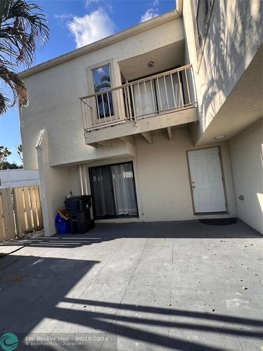 Active With Contract: $2,650 (3 beds, 2 baths, 1622 Square Feet)