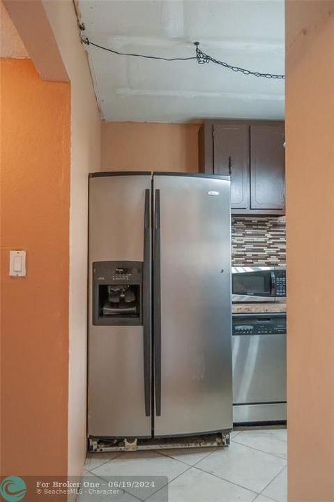 For Sale: $155,000 (1 beds, 1 baths, 900 Square Feet)