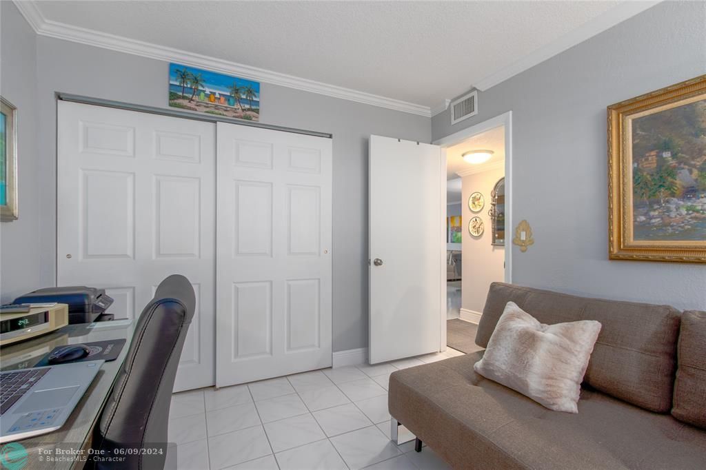 Active With Contract: $2,150 (2 beds, 2 baths, 1300 Square Feet)