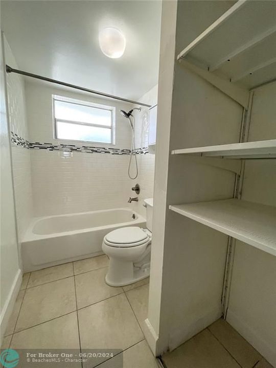 For Sale: $164,000 (1 beds, 2 baths, 1000 Square Feet)