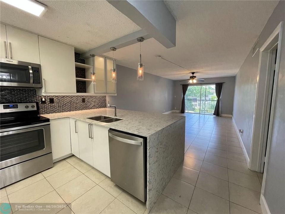 For Sale: $164,000 (1 beds, 2 baths, 1000 Square Feet)