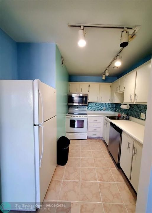 For Rent: $1,795 (1 beds, 1 baths, 662 Square Feet)