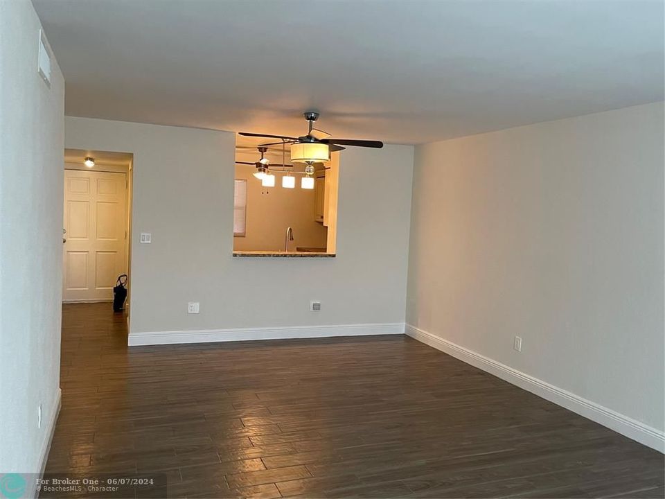 For Sale: $109,900 (2 beds, 2 baths, 1010 Square Feet)