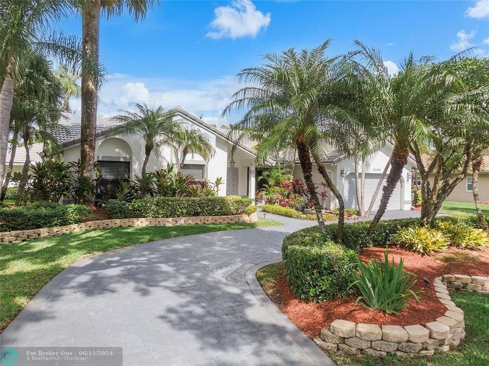 Active With Contract: $895,000 (5 beds, 2 baths, 3340 Square Feet)