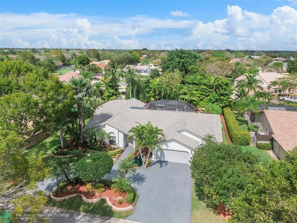 Active With Contract: $895,000 (5 beds, 2 baths, 3340 Square Feet)