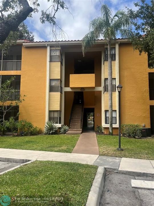 Recently Rented: $1,850 (1 beds, 1 baths, 764 Square Feet)