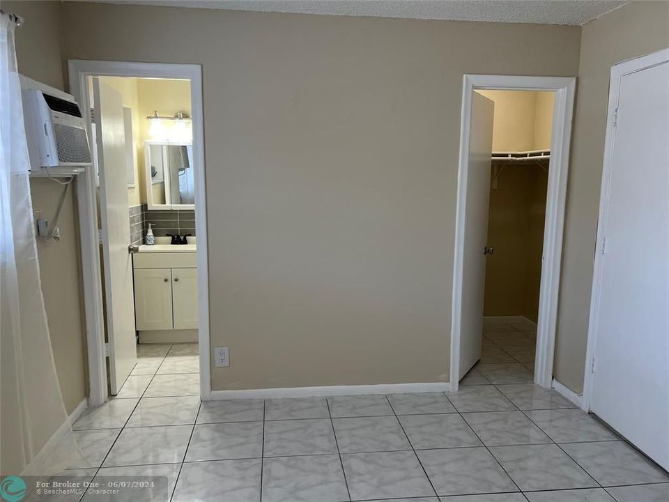 For Rent: $1,400 (1 beds, 1 baths, 427 Square Feet)