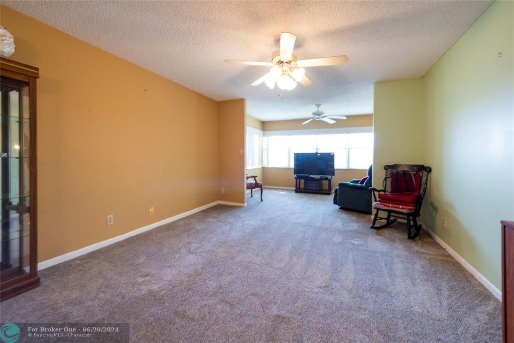 For Sale: $119,000 (1 beds, 1 baths, 850 Square Feet)