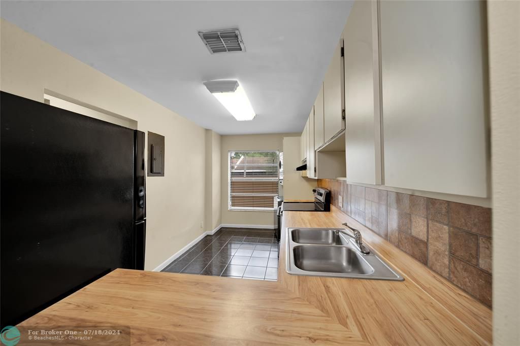 Recently Rented: $2,400 (2 beds, 2 baths, 1214 Square Feet)