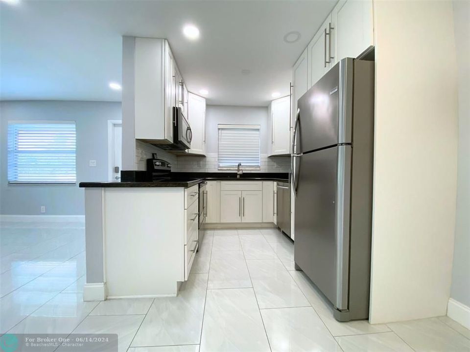 For Rent: $2,265 (1 beds, 1 baths, 750 Square Feet)