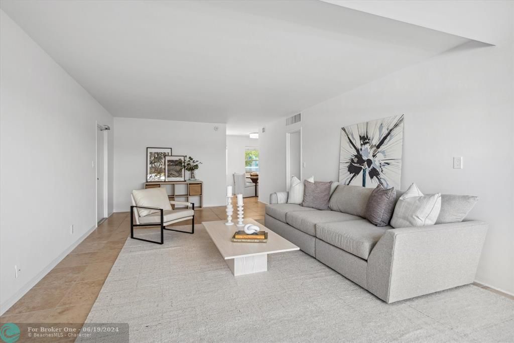 For Sale: $599,000 (1 beds, 1 baths, 920 Square Feet)