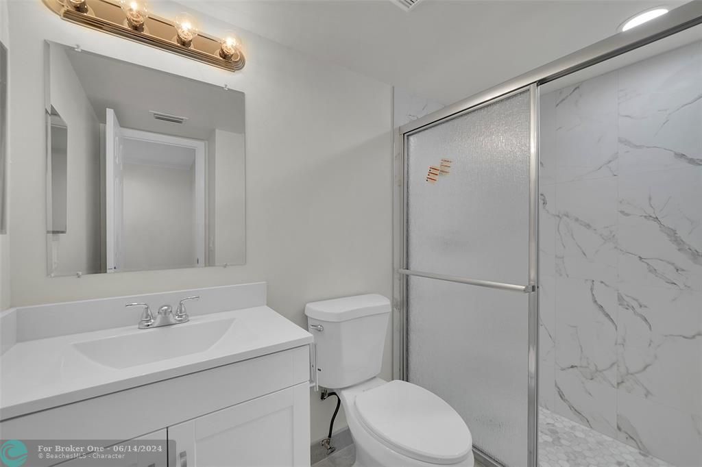 待售: $199,000 (2 贝兹, 2 浴室, 990 平方英尺)