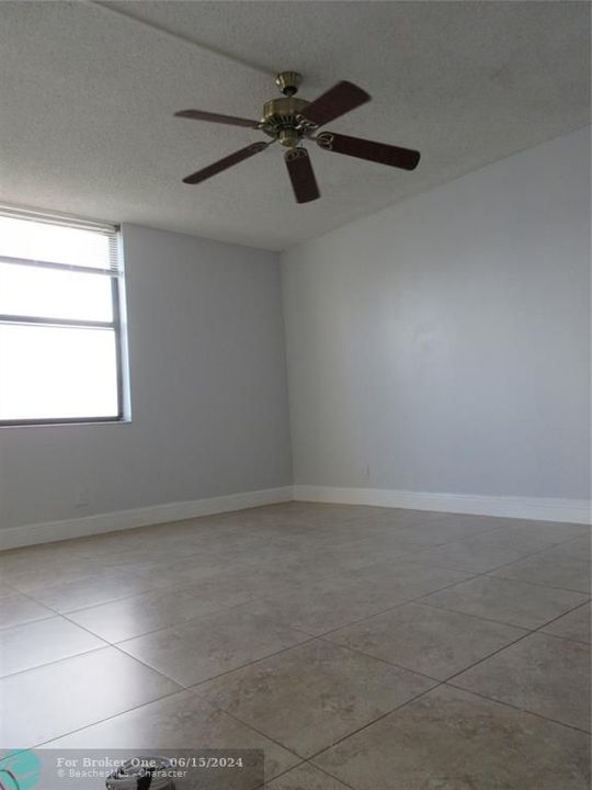 For Sale: $240,000 (2 beds, 2 baths, 1120 Square Feet)