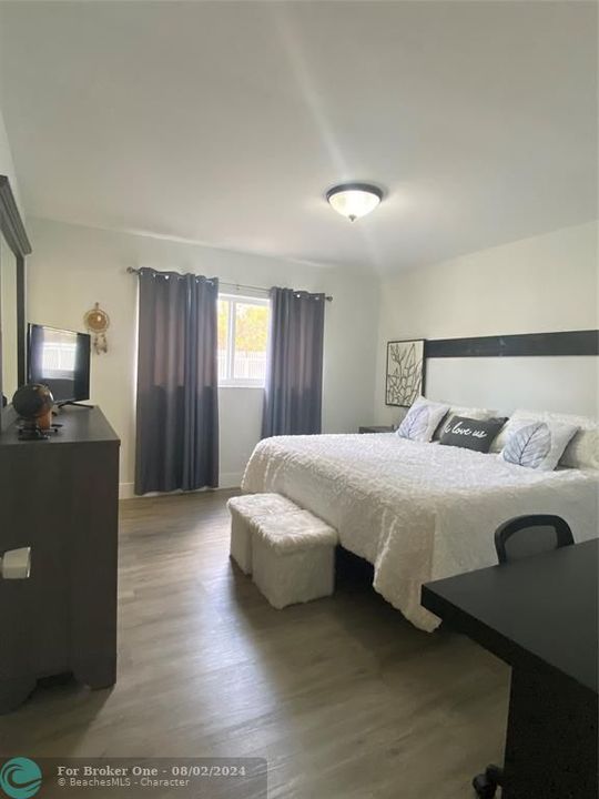 Active With Contract: $154,900 (1 beds, 1 baths, 680 Square Feet)