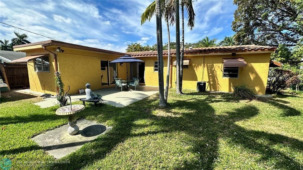 Active With Contract: $3,495 (3 beds, 2 baths, 1320 Square Feet)