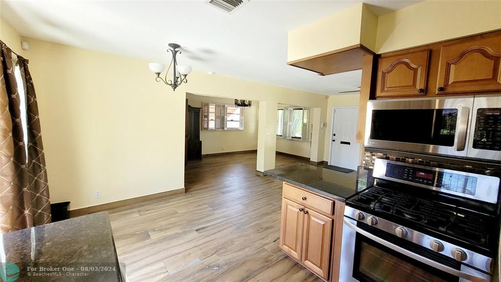 Active With Contract: $3,495 (3 beds, 2 baths, 1320 Square Feet)