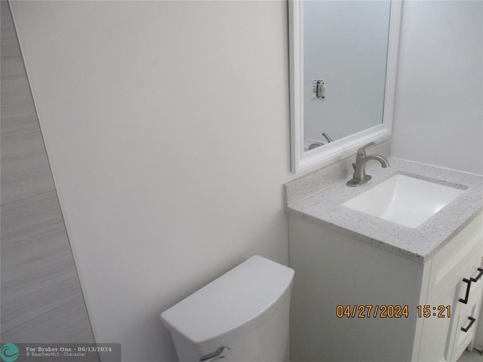 Active With Contract: $1,495 (1 beds, 1 baths, 1712 Square Feet)