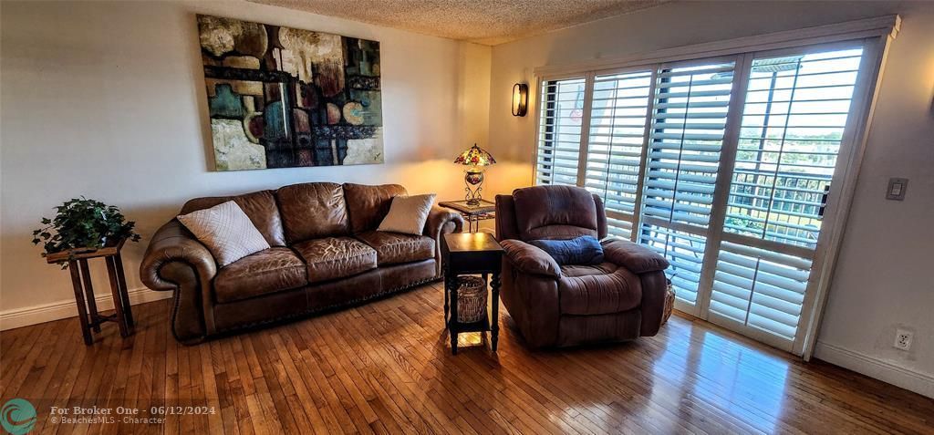 For Rent: $2,300 (2 beds, 2 baths, 1399 Square Feet)