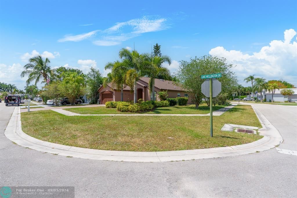 For Sale: $574,129 (3 beds, 2 baths, 1611 Square Feet)