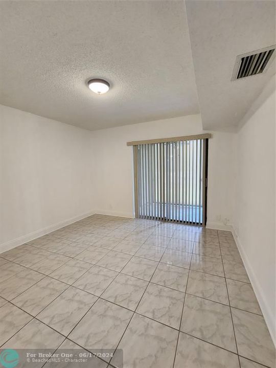 For Sale: $249,000 (2 beds, 2 baths, 1244 Square Feet)