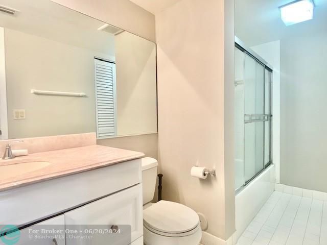 Active With Contract: $195,000 (1 beds, 1 baths, 860 Square Feet)