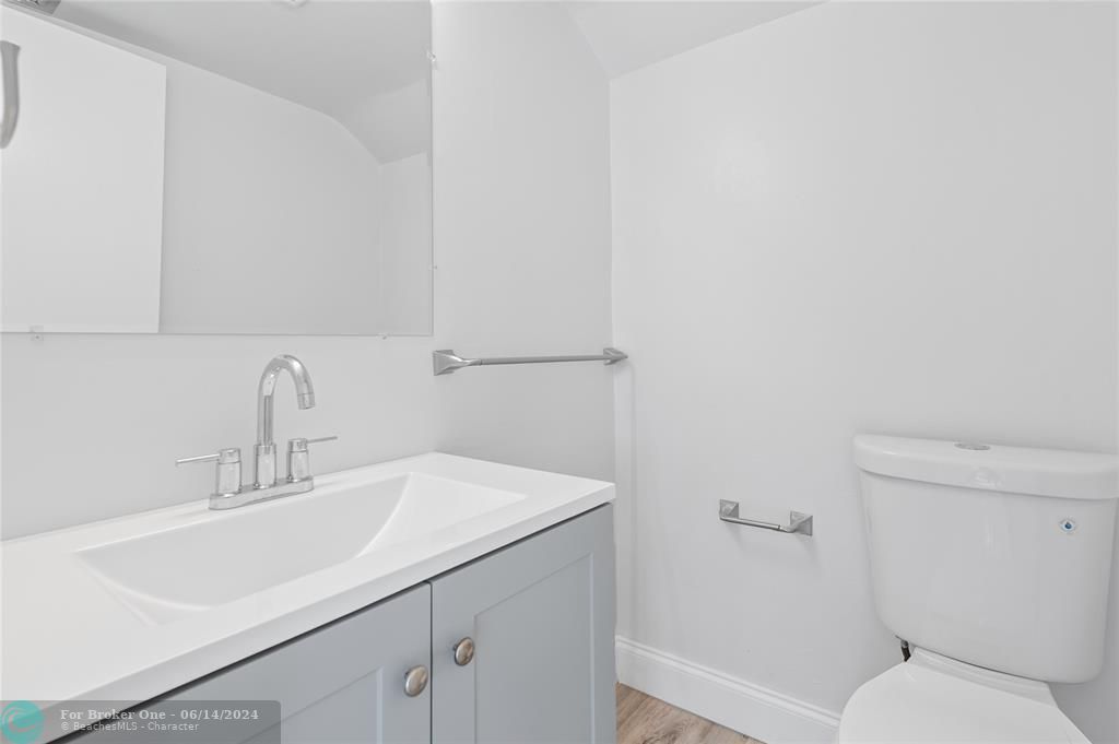 For Sale: $260,000 (2 beds, 2 baths, 1220 Square Feet)