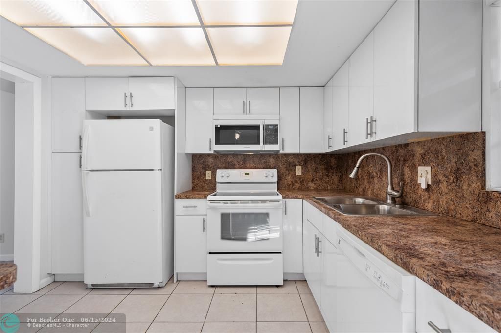Recently Rented: $2,300 (2 beds, 2 baths, 1220 Square Feet)