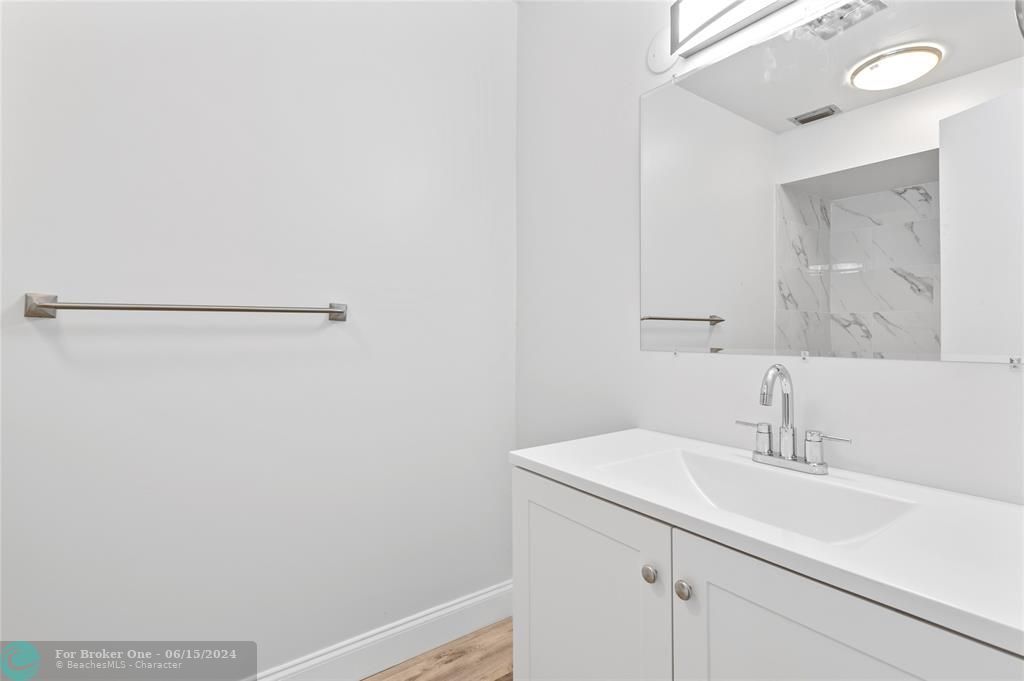 Active With Contract: $2,300 (2 beds, 2 baths, 1220 Square Feet)